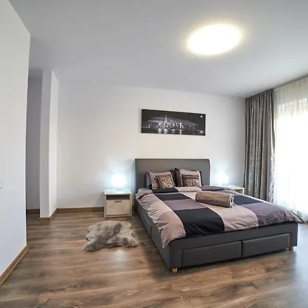 Grey House Брашов