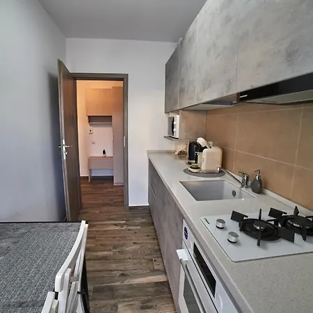 Grey House Брашов