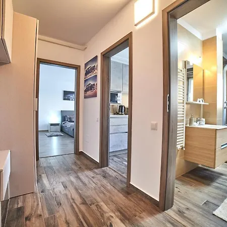 Апартаменти Grey House Брашов