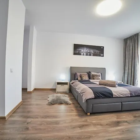 Grey House * Брашов