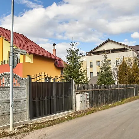 Grey House Брашов