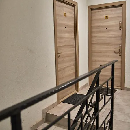 Grey House Апартаменти Брашов